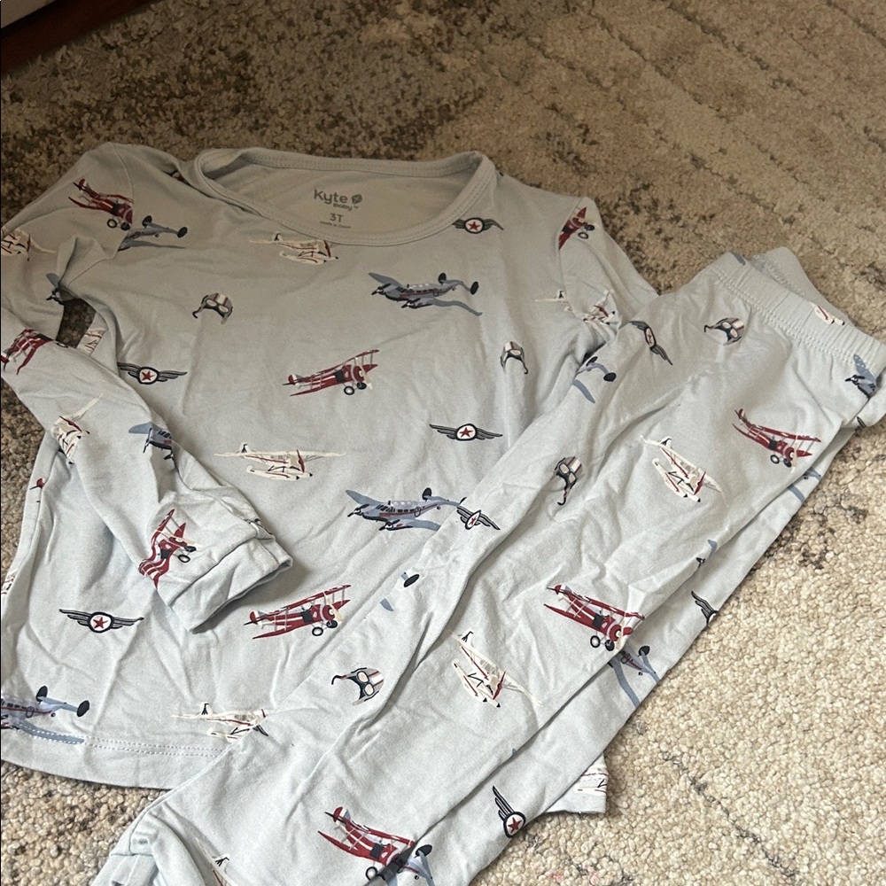 Kyte BABY Airplane Print Pajama Set - Light Blue